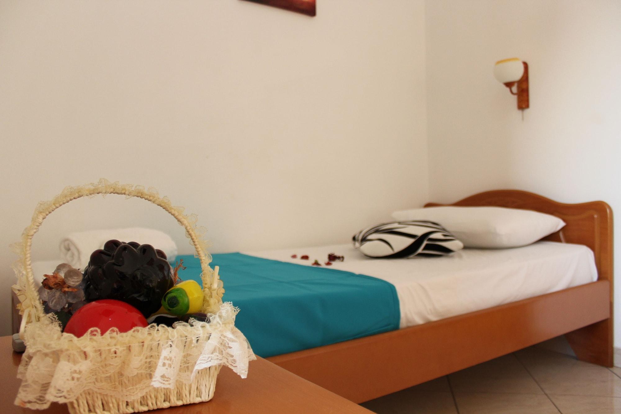 Hotel Holiday Sarande Exterior photo