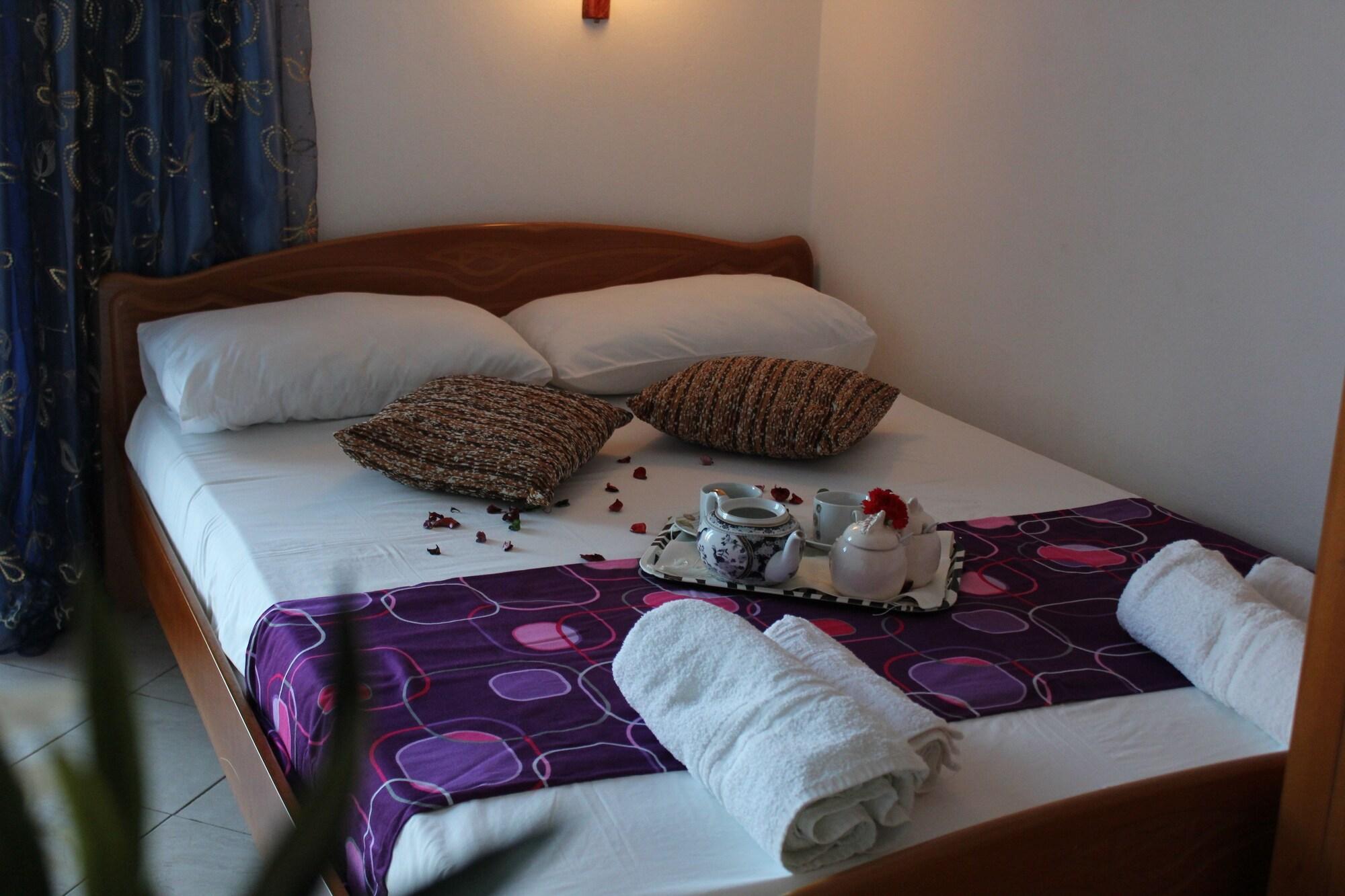 Hotel Holiday Sarande Exterior photo