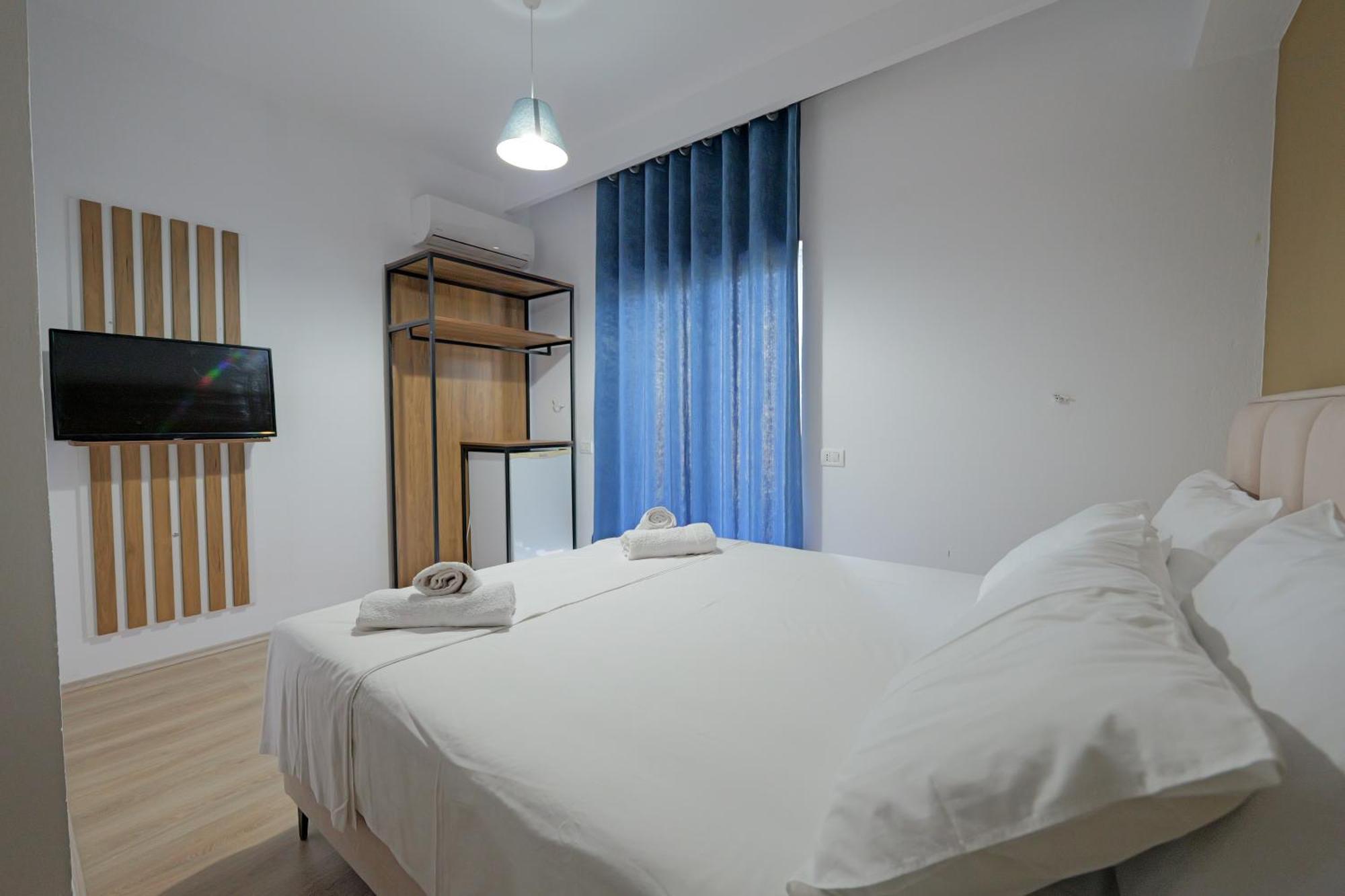 Hotel Holiday Sarande Exterior photo