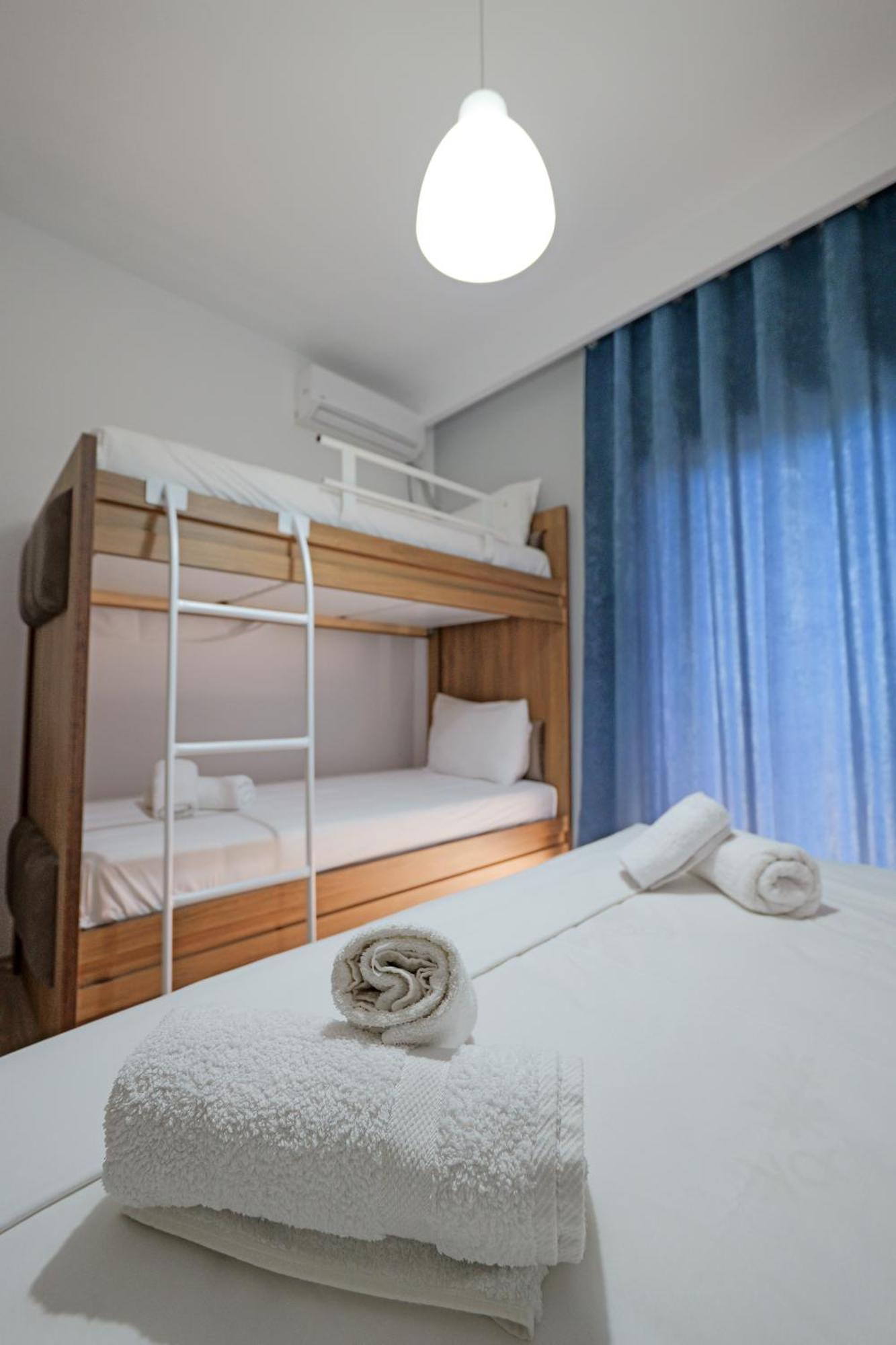 Hotel Holiday Sarande Exterior photo