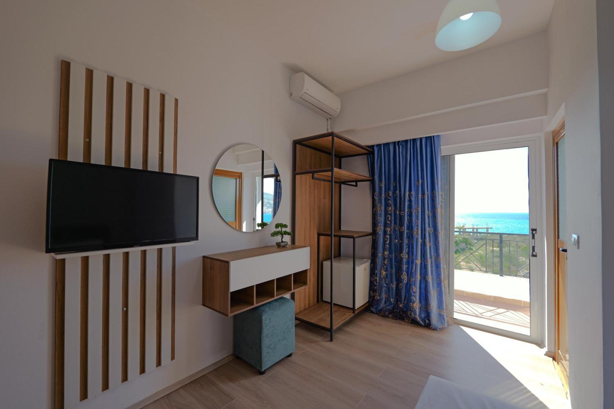 Hotel Holiday Sarande Exterior photo