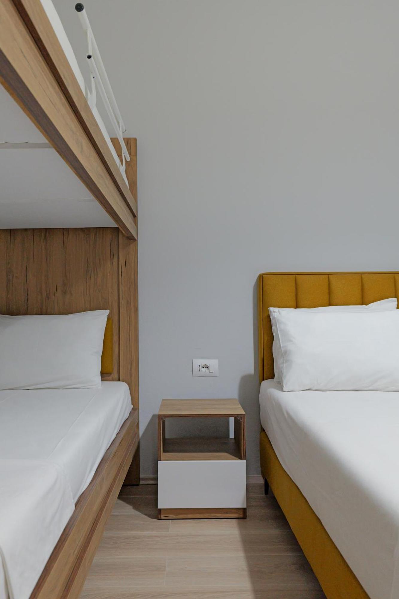 Hotel Holiday Sarande Exterior photo