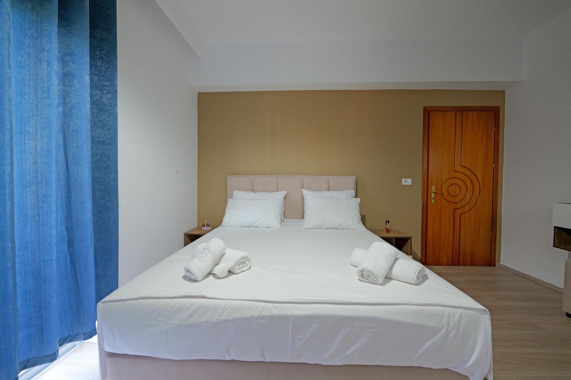 Hotel Holiday Sarande Exterior photo