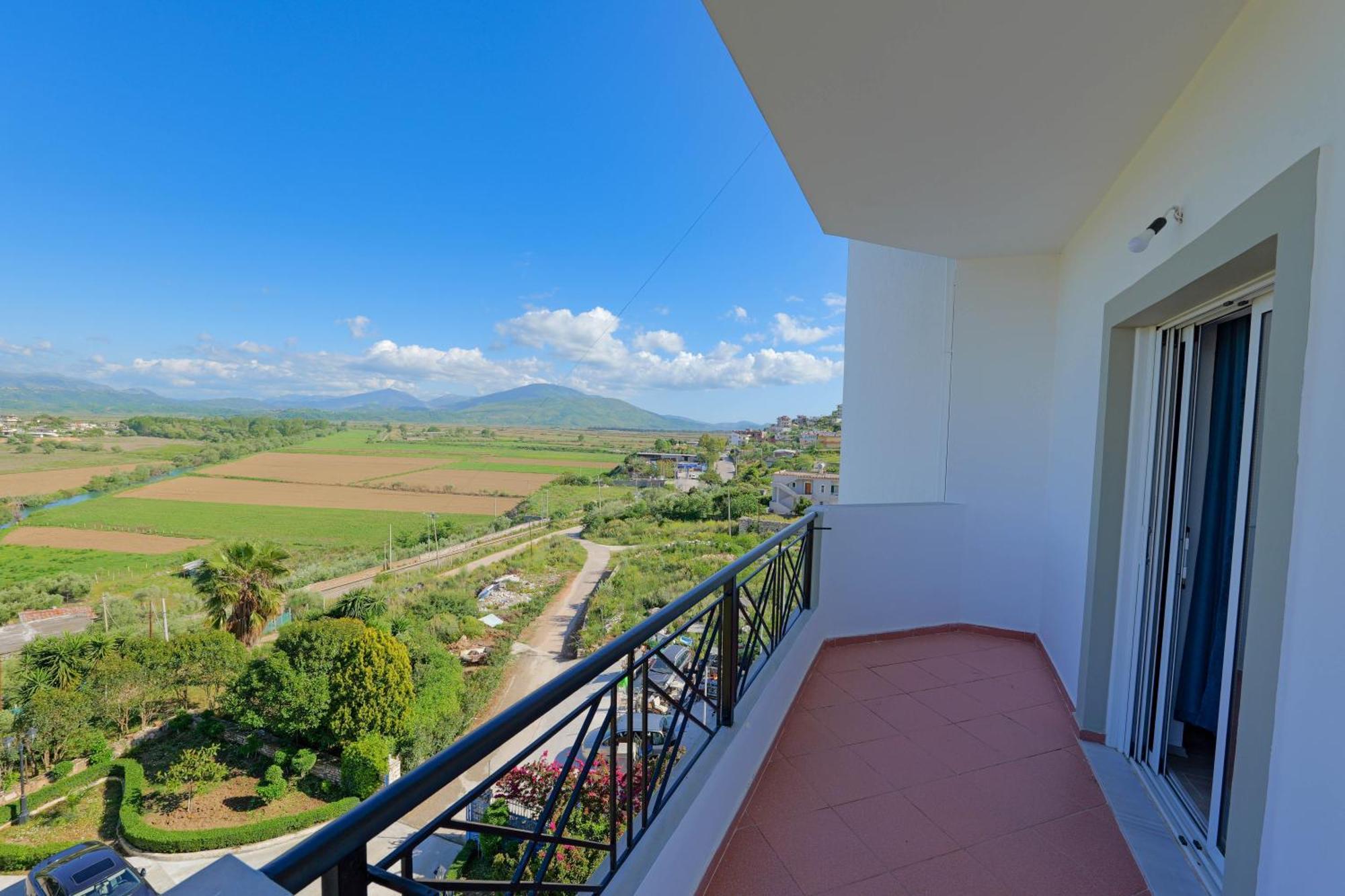 Hotel Holiday Sarande Exterior photo