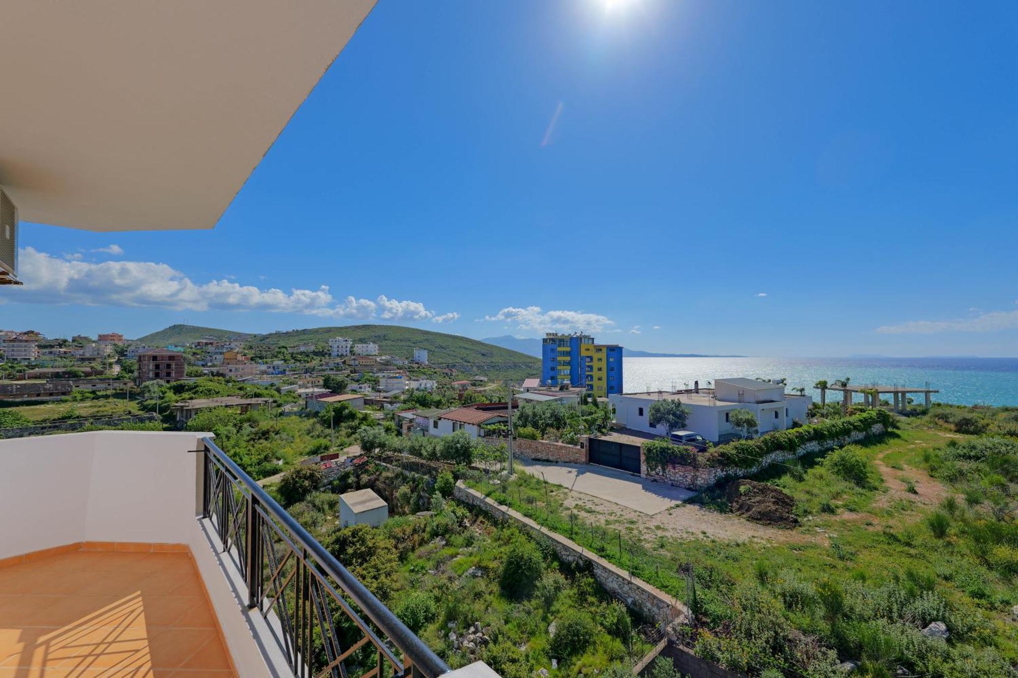 Hotel Holiday Sarande Exterior photo