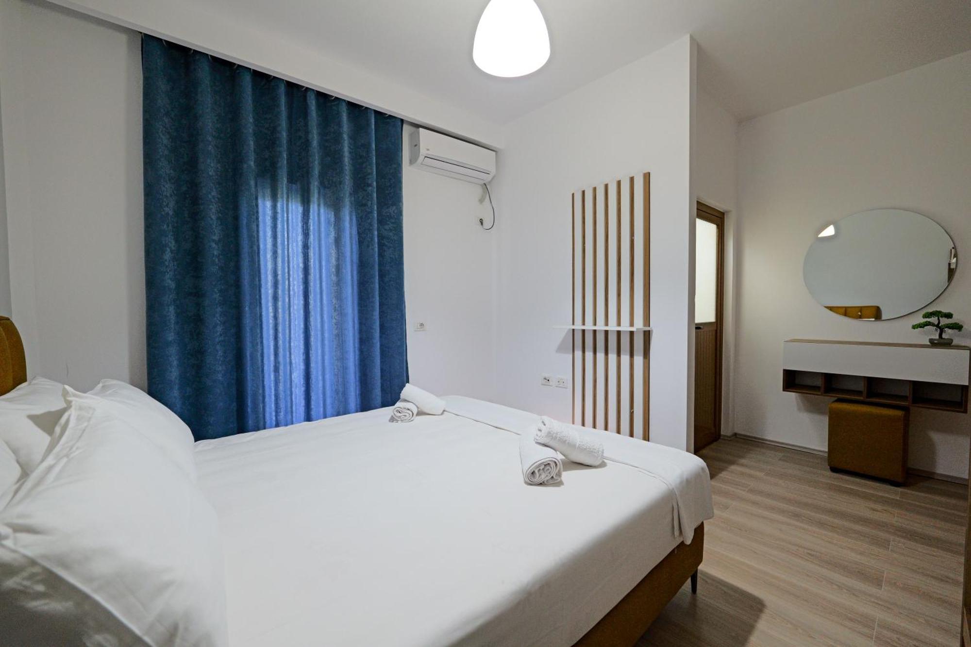 Hotel Holiday Sarande Exterior photo