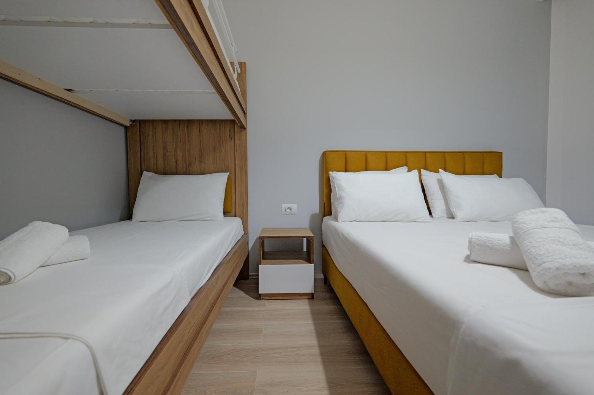 Hotel Holiday Sarande Exterior photo